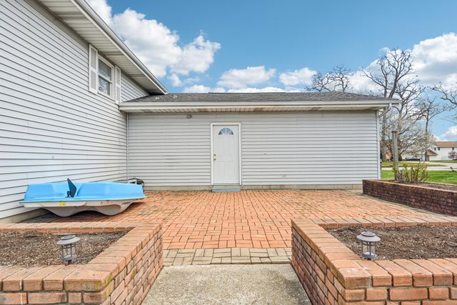 2806 Painted Leaf Drive, Crown Point, IN 46307