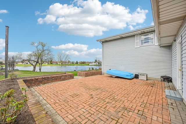 2806 Painted Leaf Drive, Crown Point, IN 46307