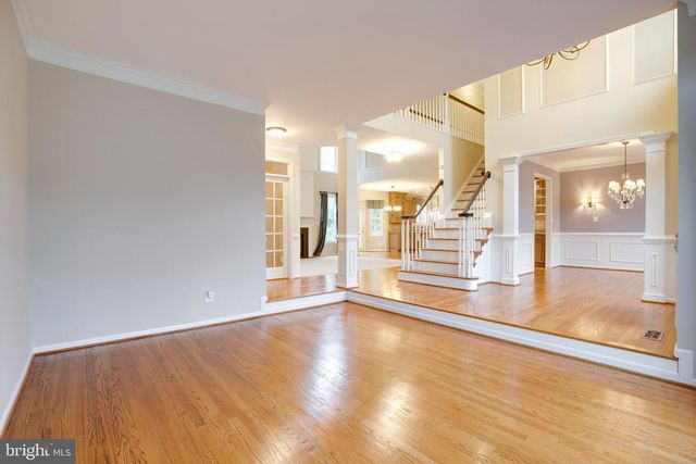 5105 CLAYBANK LN, Centreville, VA 20120