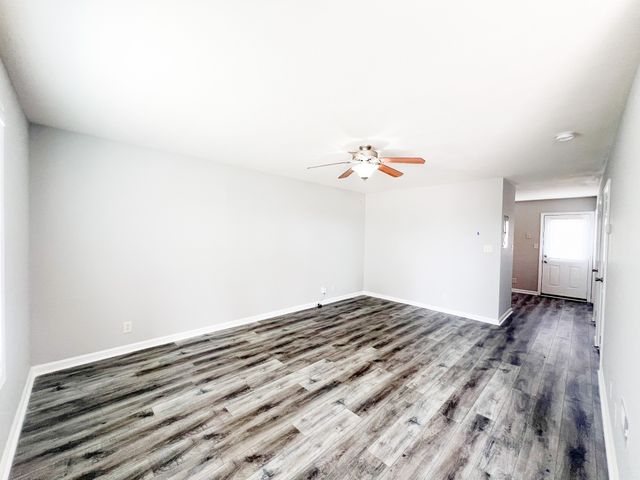 1042 W Creek Coyote Trl Apt C, Clarksville, TN 37042