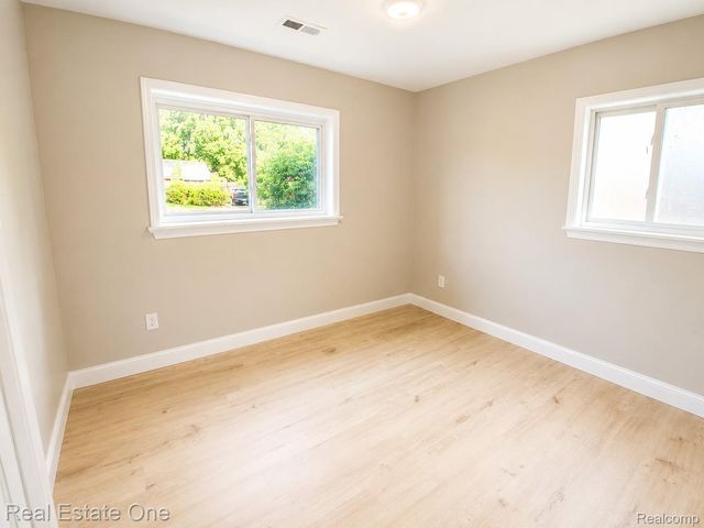 28463 Sutherland Street, Southfield, MI 48076