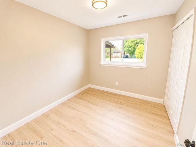 28463 Sutherland Street, Southfield, MI 48076