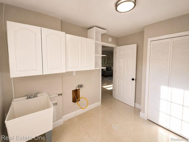 28463 Sutherland Street, Southfield, MI 48076