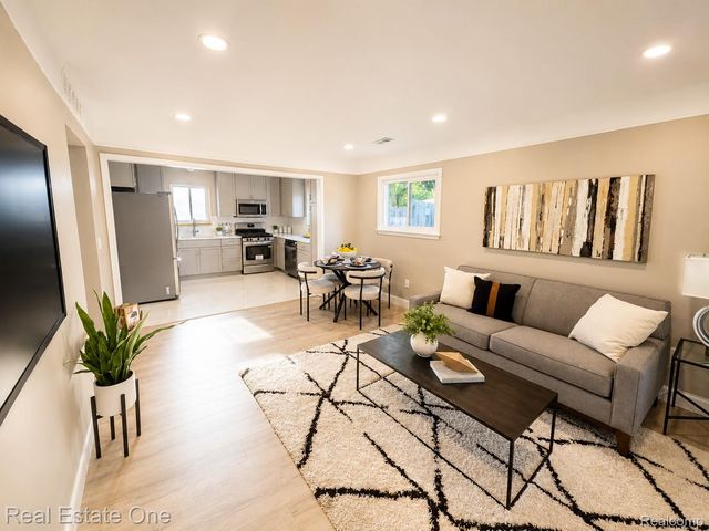 28463 Sutherland Street, Southfield, MI 48076