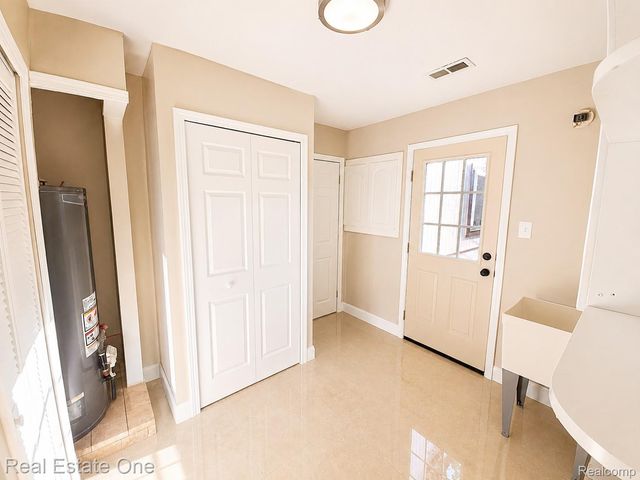28463 Sutherland Street, Southfield, MI 48076