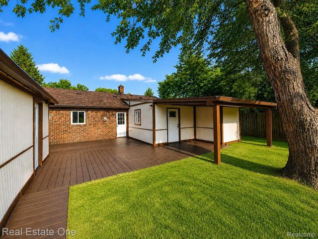 28463 Sutherland Street, Southfield, MI 48076
