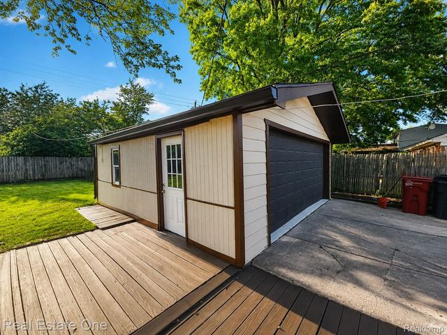 28463 Sutherland Street, Southfield, MI 48076