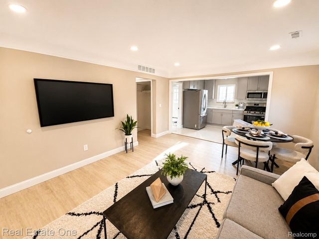 28463 Sutherland Street, Southfield, MI 48076