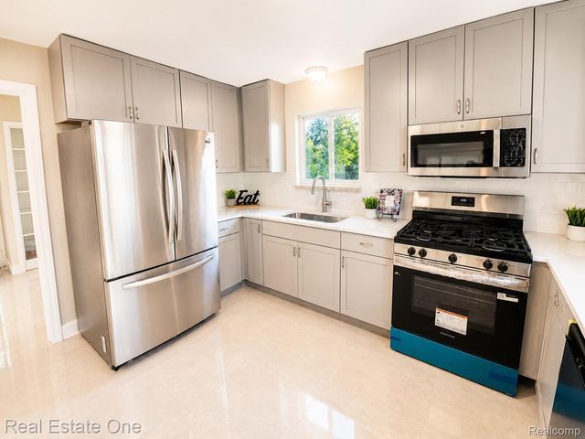 28463 Sutherland Street, Southfield, MI 48076