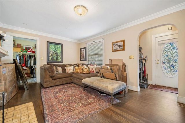 1047 LANIER Avenue, Gainesville, GA 30501