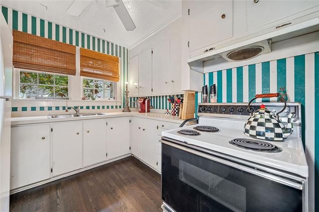 1047 LANIER Avenue, Gainesville, GA 30501