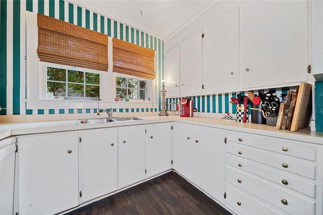 1047 LANIER Avenue, Gainesville, GA 30501