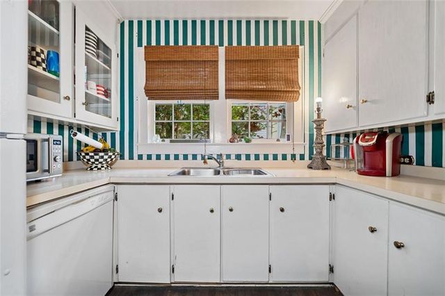 1047 LANIER Avenue, Gainesville, GA 30501