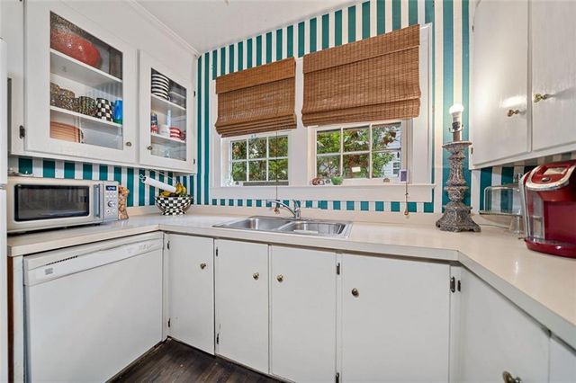 1047 LANIER Avenue, Gainesville, GA 30501