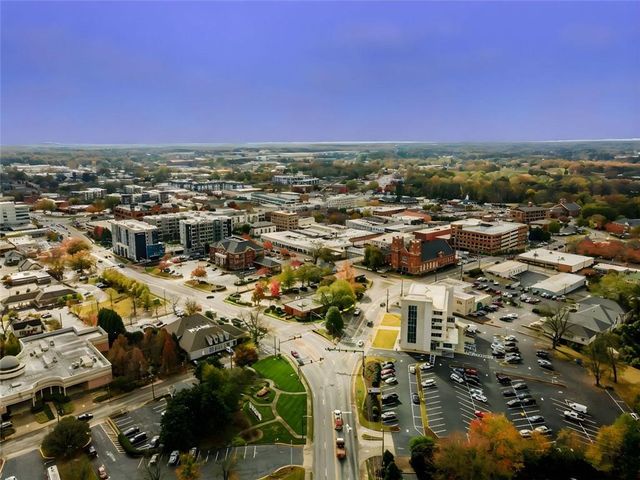 1047 LANIER Avenue, Gainesville, GA 30501