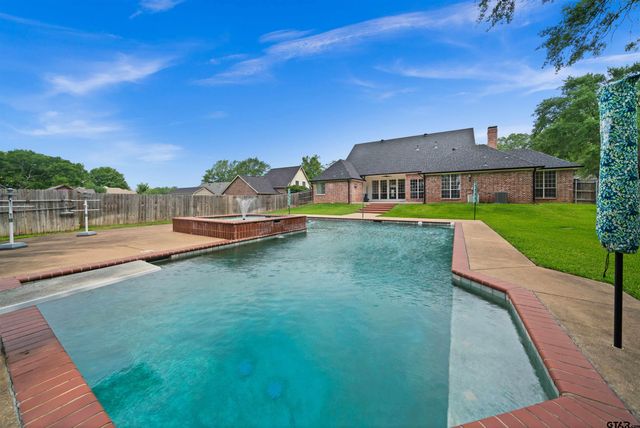 2107 Baylor Drive, Jacksonville, TX 75766