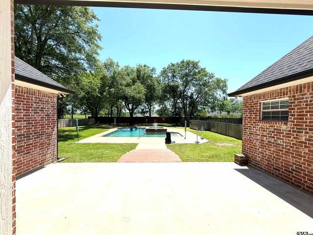 2107 Baylor Drive, Jacksonville, TX 75766