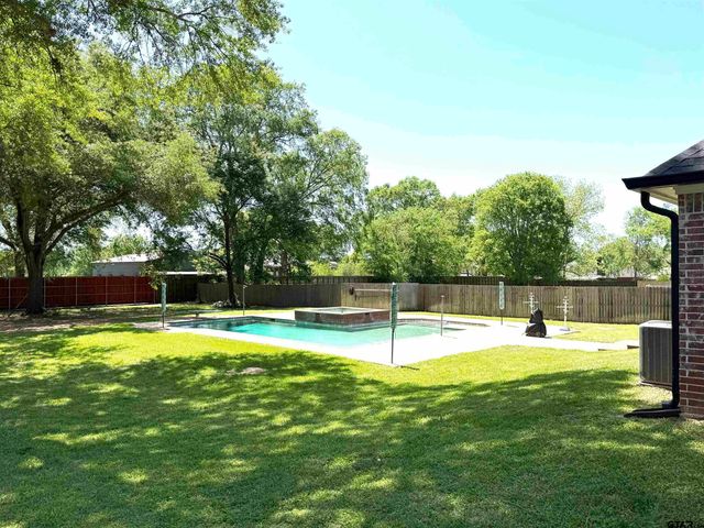 2107 Baylor Drive, Jacksonville, TX 75766