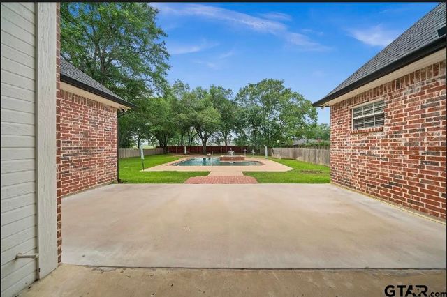 2107 Baylor Drive, Jacksonville, TX 75766