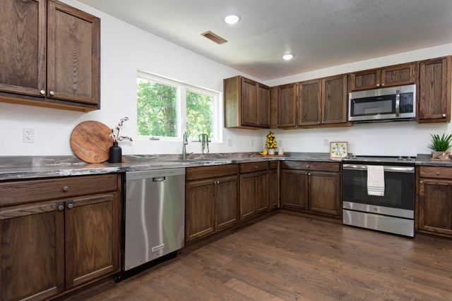 654 S Laurel Avenue, Springfield, MO 65802