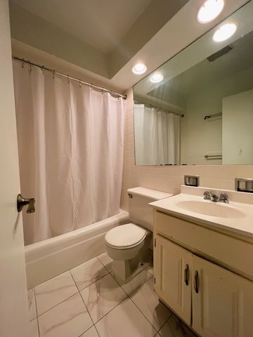 736 W Buena Avenue 208, Chicago, IL 60613