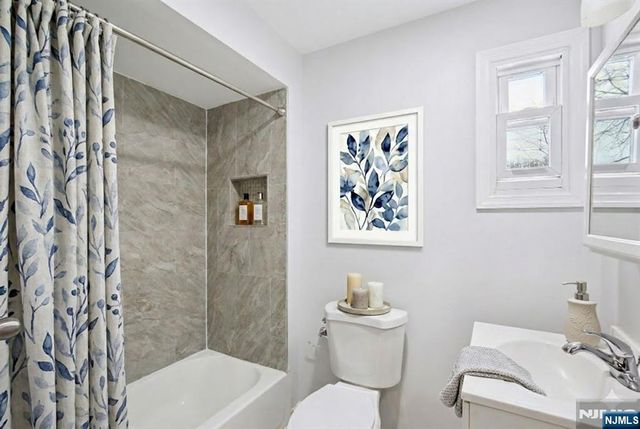 750 S 17th Street, Newark, NJ 07103