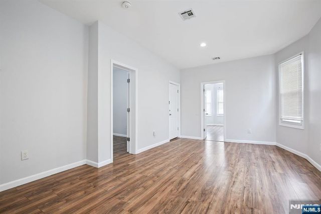 750 S 17th Street, Newark, NJ 07103