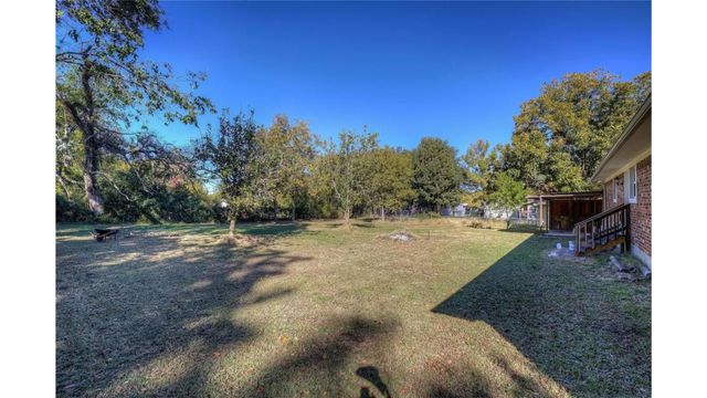 208 Miller Street, Mount Vernon, TX 75457
