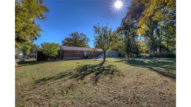 208 Miller Street, Mount Vernon, TX 75457