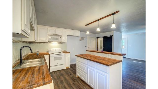 208 Miller Street, Mount Vernon, TX 75457