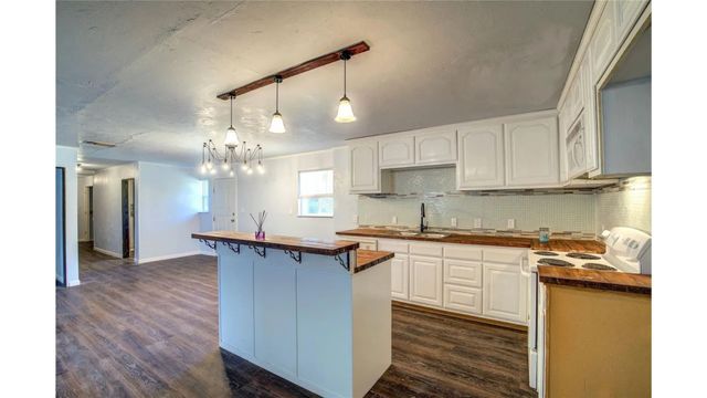 208 Miller Street, Mount Vernon, TX 75457