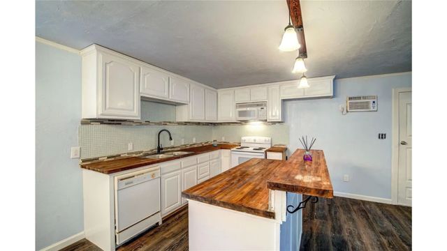 208 Miller Street, Mount Vernon, TX 75457