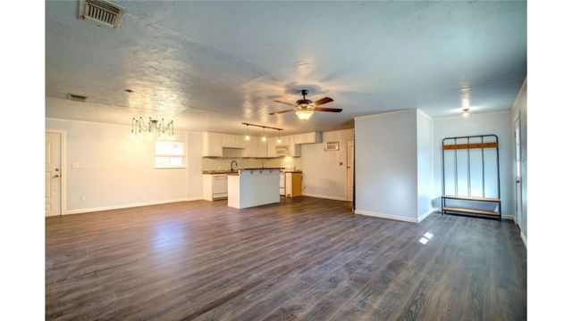 208 Miller Street, Mount Vernon, TX 75457