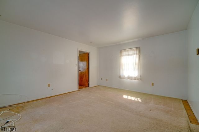1074 Garry Ter, Secaucus Town, NJ 07094