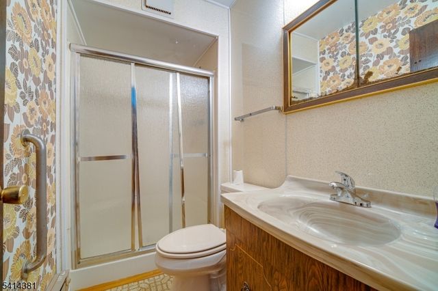 1074 Garry Ter, Secaucus Town, NJ 07094