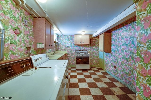 1074 Garry Ter, Secaucus Town, NJ 07094