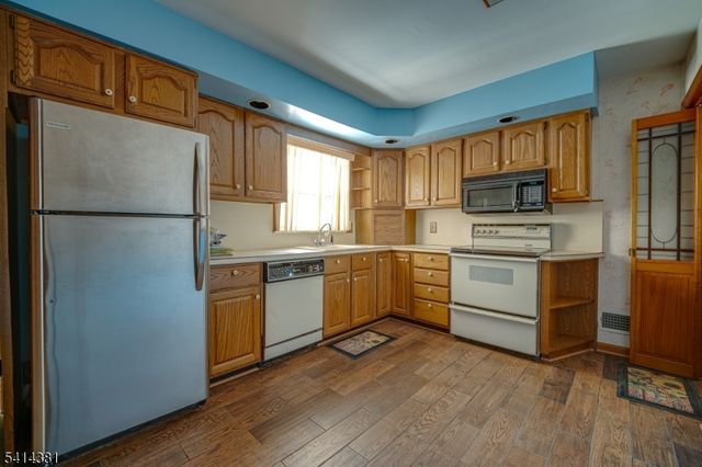 1074 Garry Ter, Secaucus Town, NJ 07094