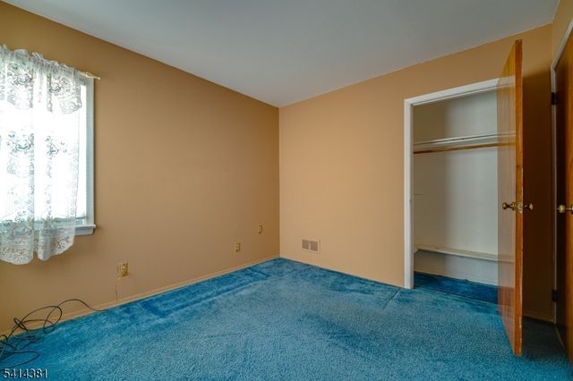 1074 Garry Ter, Secaucus Town, NJ 07094