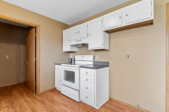 5661 S Dayton Avenue, Springfield, MO 65810