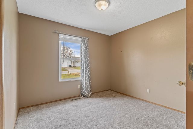 5661 S Dayton Avenue, Springfield, MO 65810