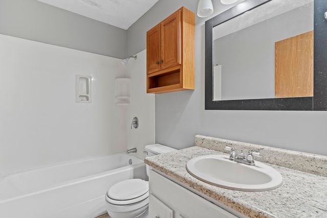 5661 S Dayton Avenue, Springfield, MO 65810