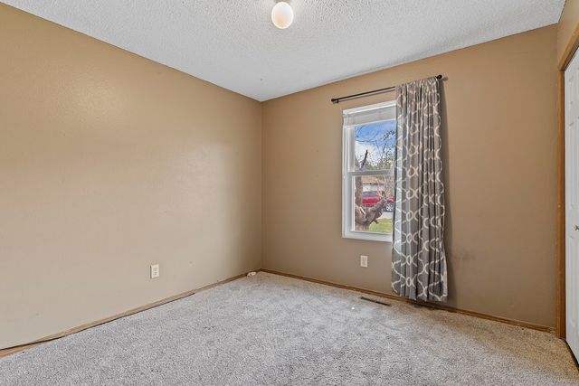 5661 S Dayton Avenue, Springfield, MO 65810