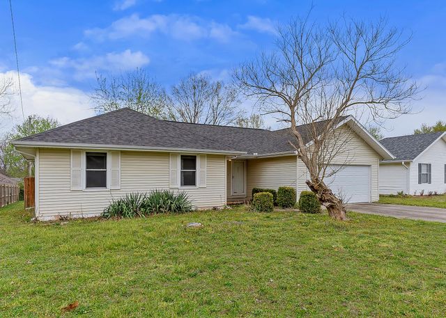 5661 S Dayton Avenue, Springfield, MO 65810