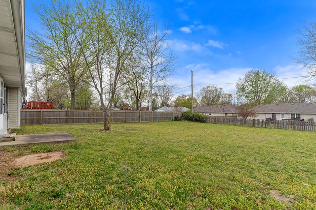 5661 S Dayton Avenue, Springfield, MO 65810