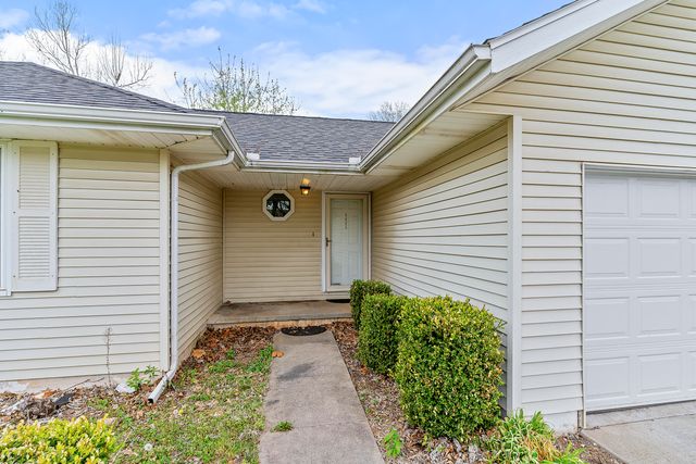5661 S Dayton Avenue, Springfield, MO 65810