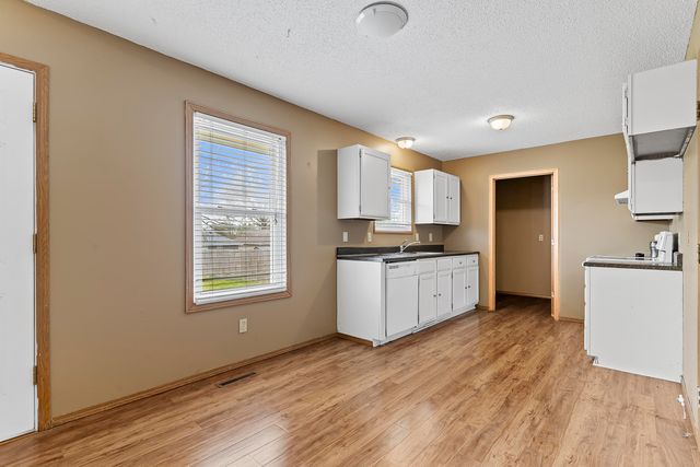 5661 S Dayton Avenue, Springfield, MO 65810