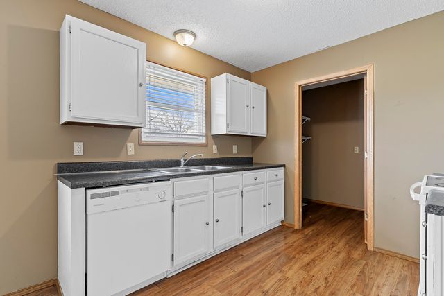 5661 S Dayton Avenue, Springfield, MO 65810