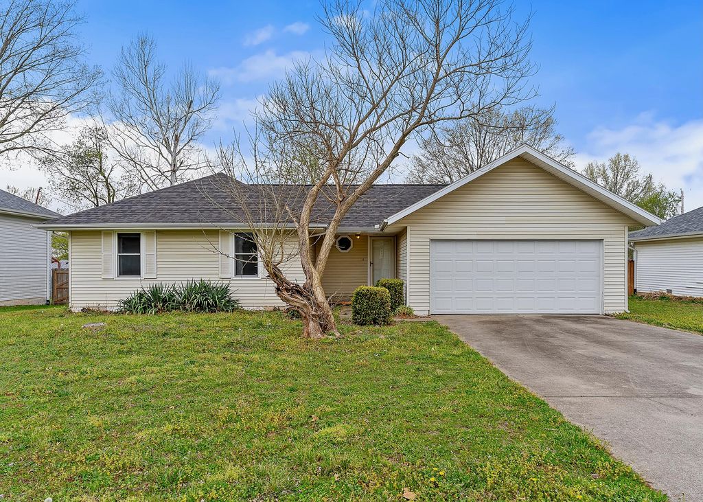 5661 S Dayton Avenue, Springfield, MO 65810