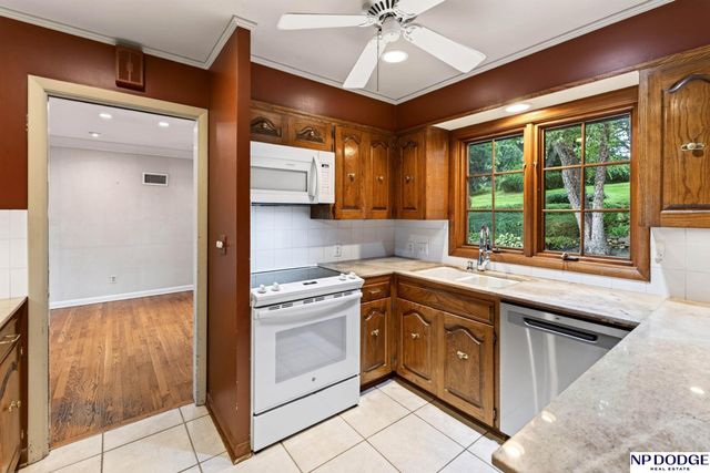 814 S 92nd Street, Omaha, NE 68114