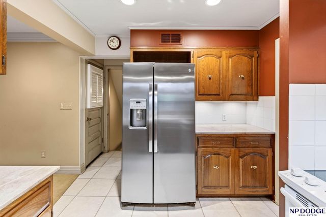814 S 92nd Street, Omaha, NE 68114
